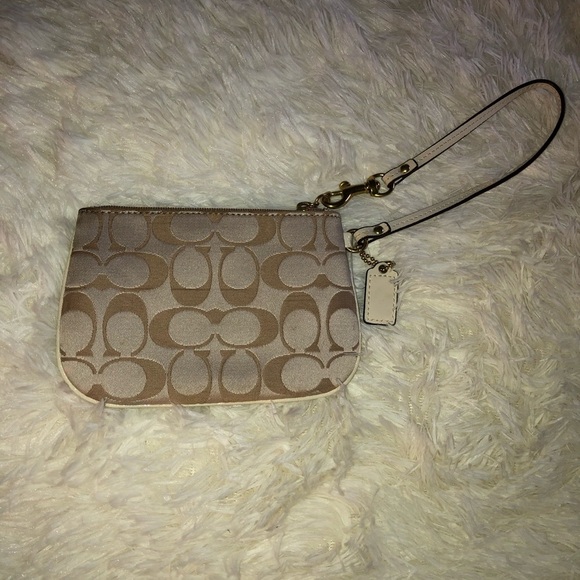 Coach Poppy Wristlet - Picture 9 of 14